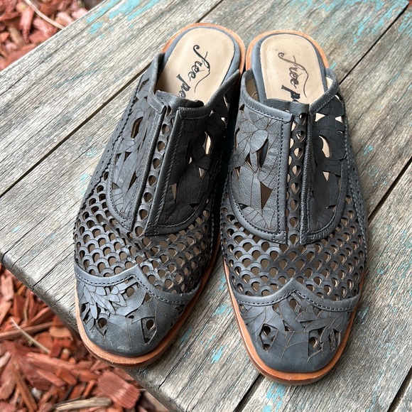 Free People size 37 Charcoal Leather Paramount Slip on Laser Cut Mules - Picture 3 of 9